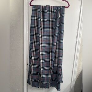 Burberry scarf 🧣 74x27